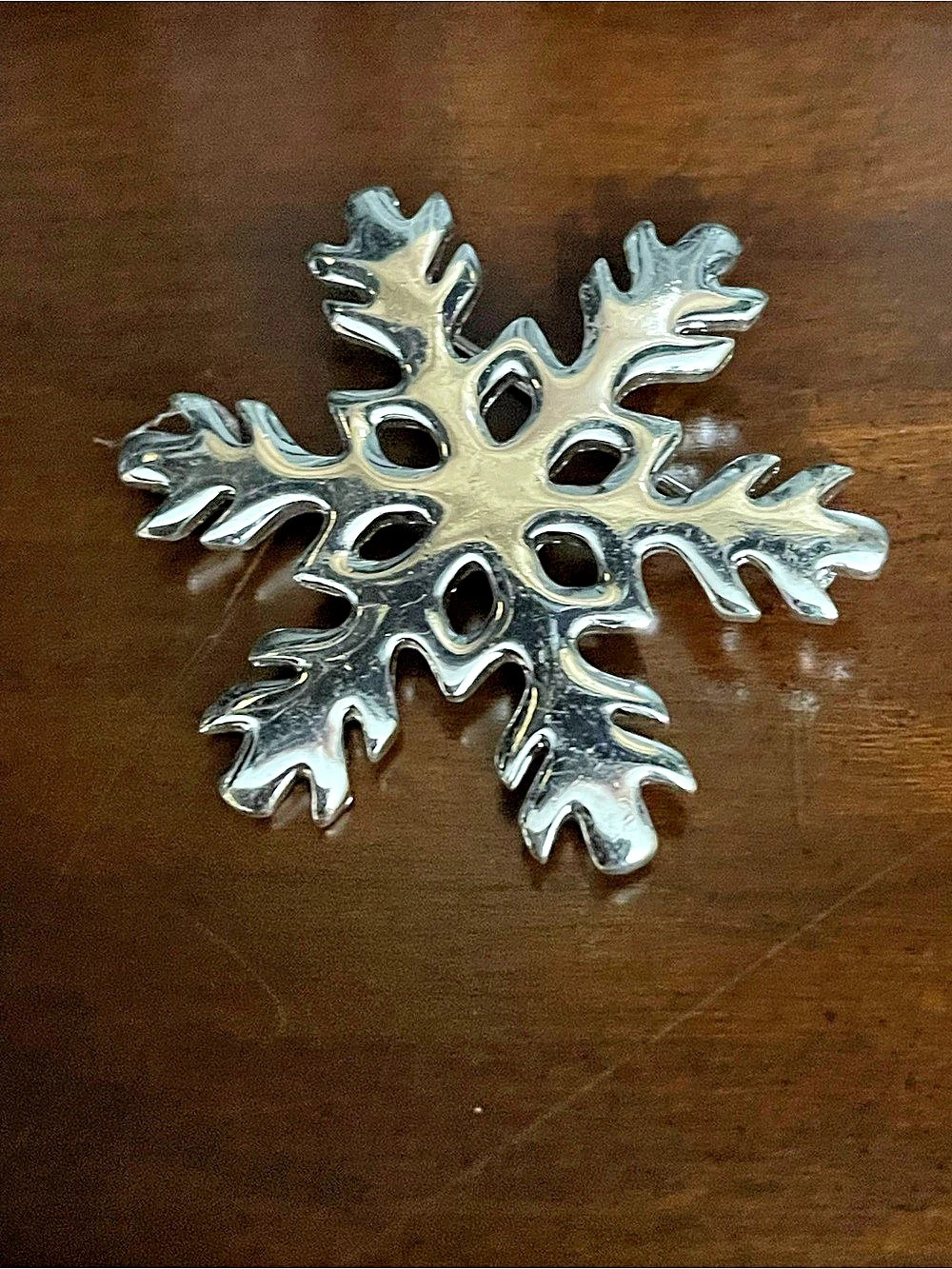 Snowflake Brooch in Silver Like New